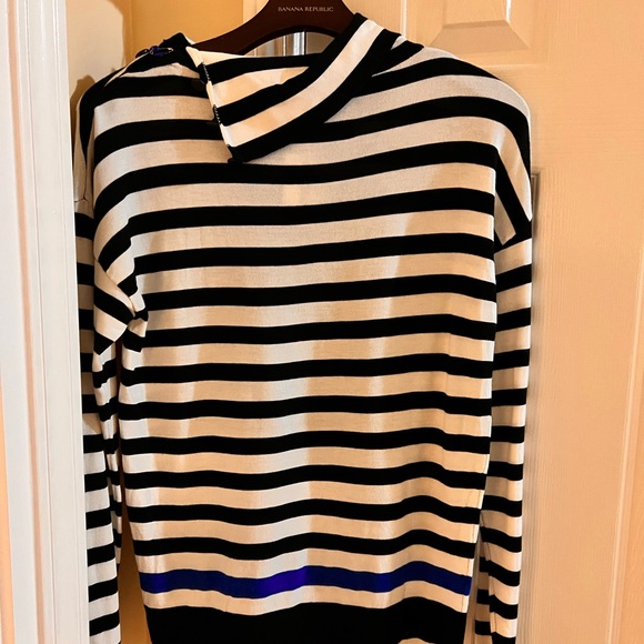 Black & White Sweater - Picture 2 of 3